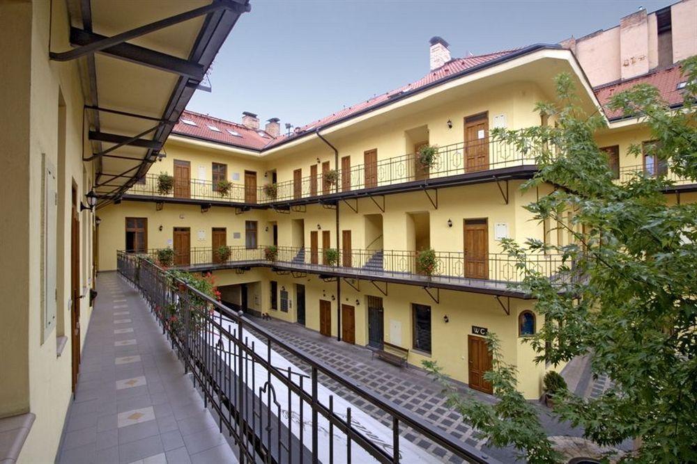 Anděl Apartments Praha Bagian luar foto