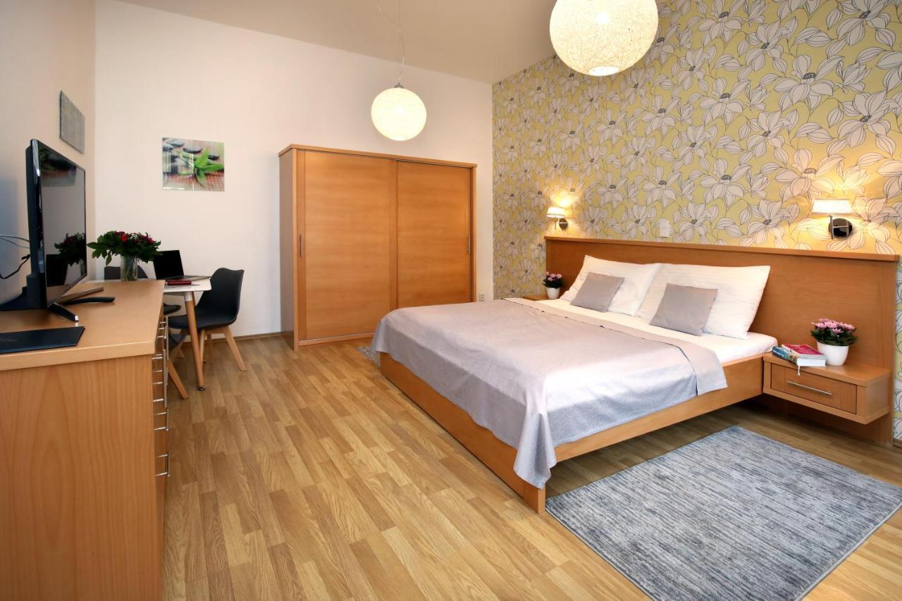 Anděl Apartments Praha Bagian luar foto